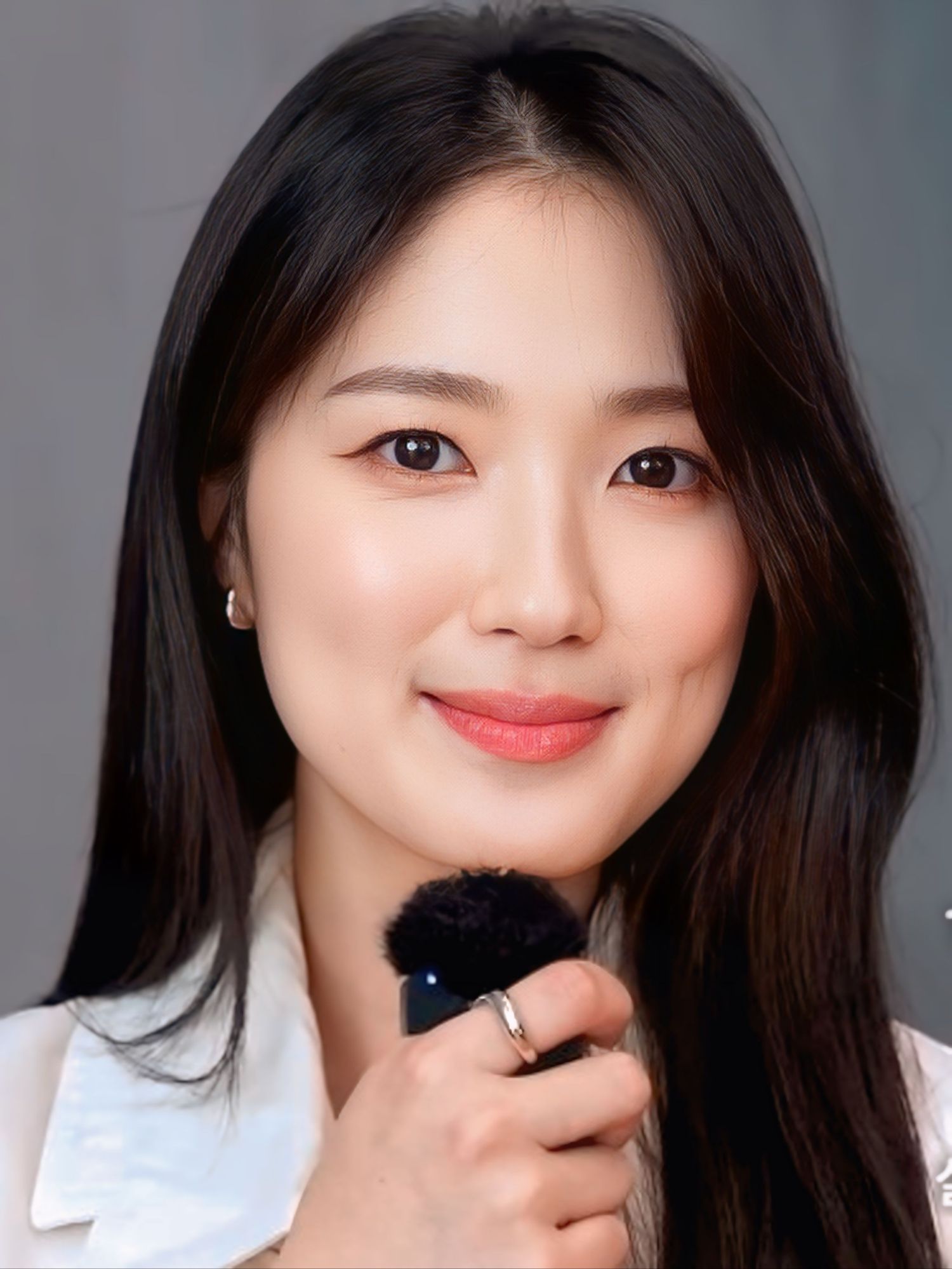 Behind-the-scenes cut of Kim Hyeyoon