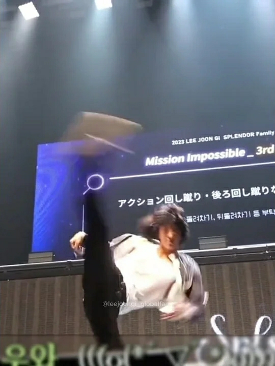 Behind-the-scenes cut of Lee Joongi