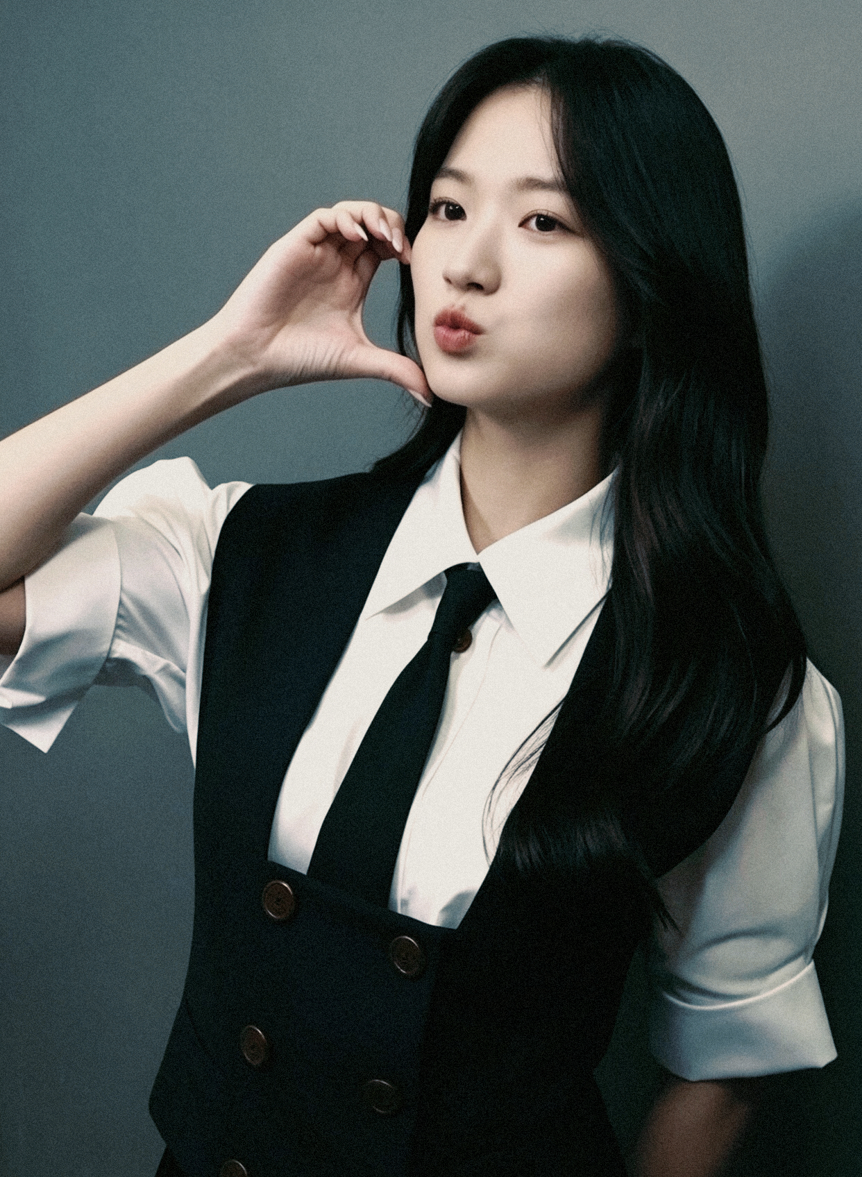 Behind-the-scenes cut of Kim Hyeyoon