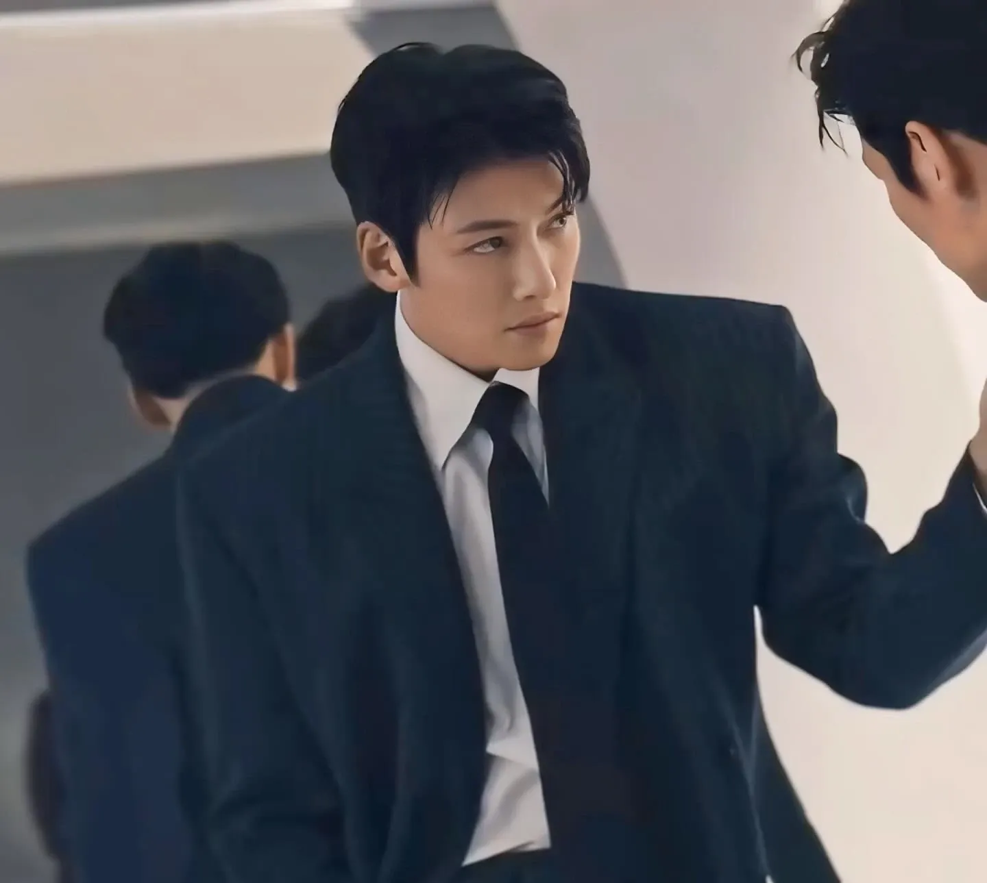 Behind-the-scenes cut of Ji Changwook