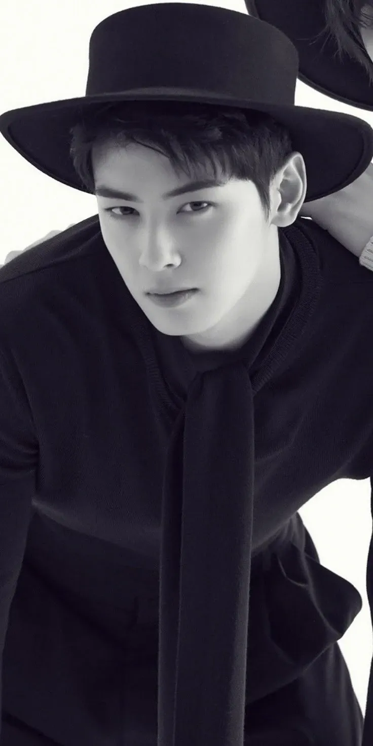 Latest photo of Cha Eunwoo