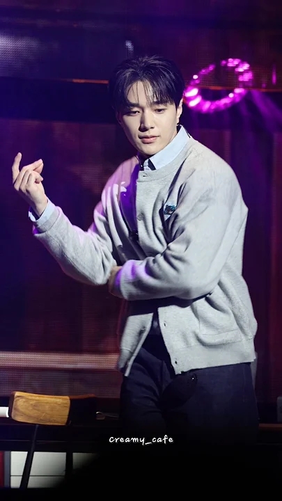 A moment captured by a fan of Kim Myungsoo (L)