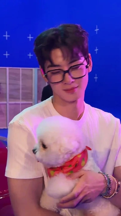 A moment captured by a fan of Cha Eunwoo