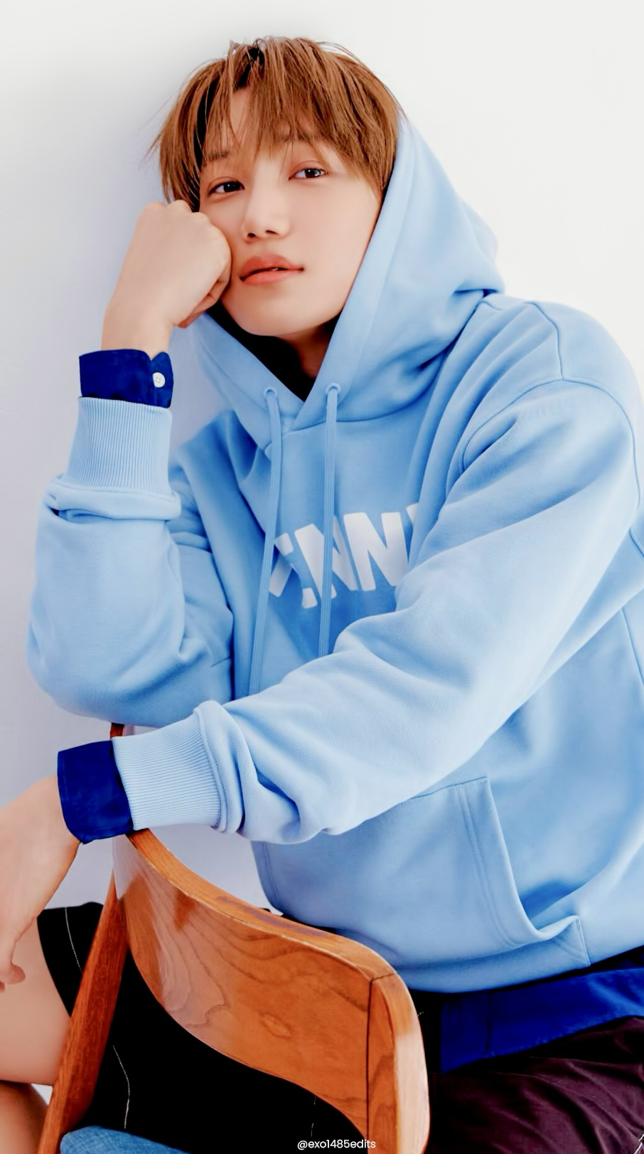 A moment captured by a fan of KAI