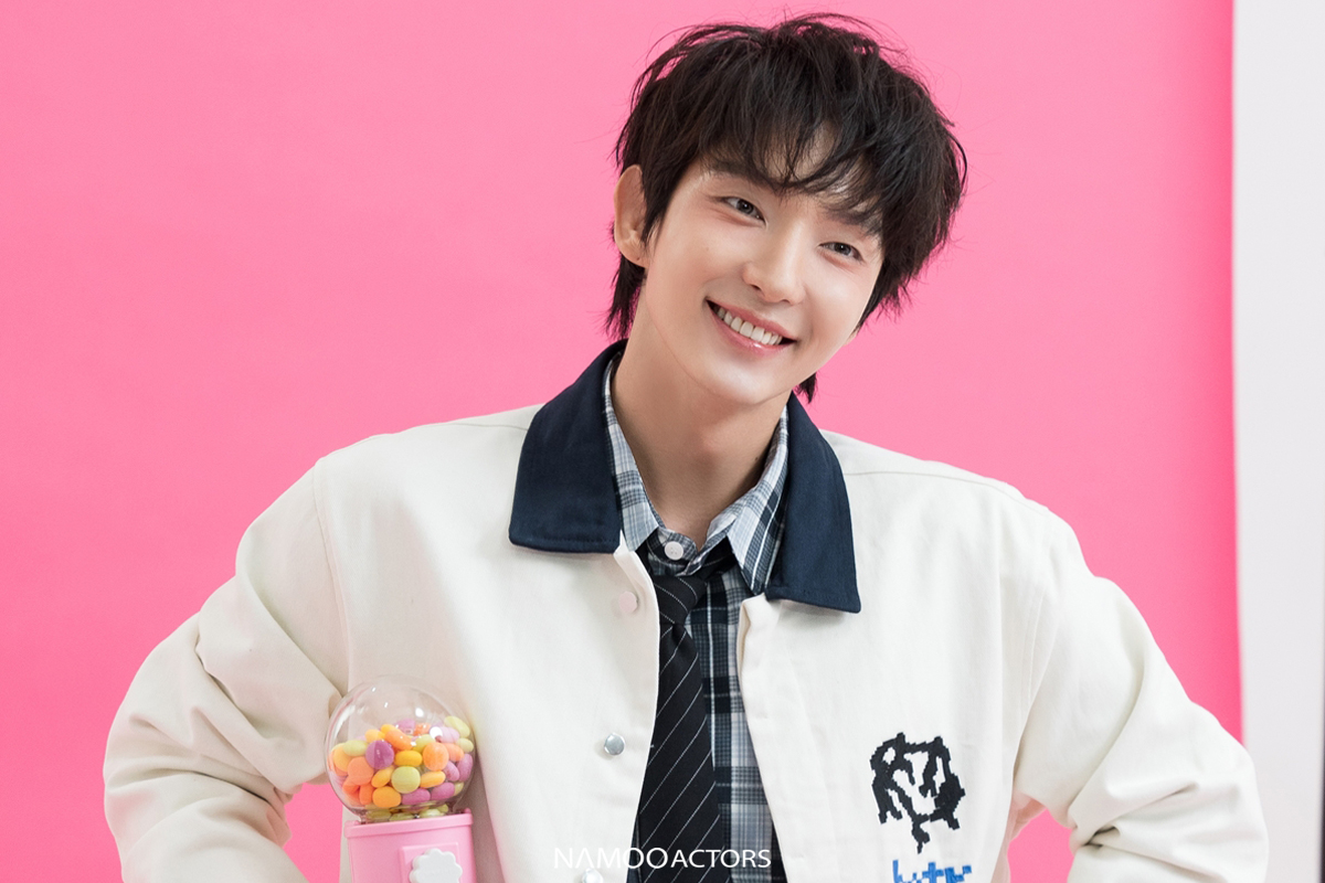 A moment captured by a fan of Lee Joongi