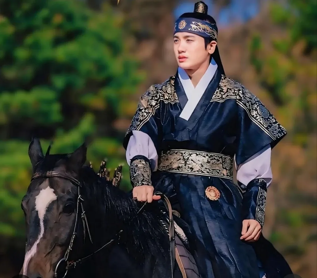 Behind-the-scenes cut of Park Hyungsik