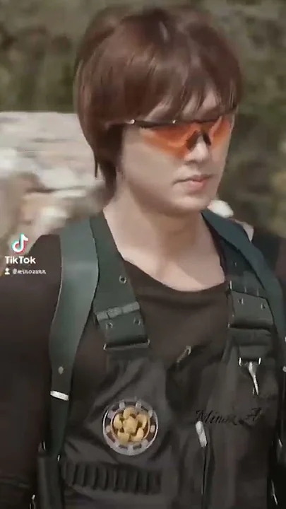 Emotional wallpaper shared by fans for Lee Minho