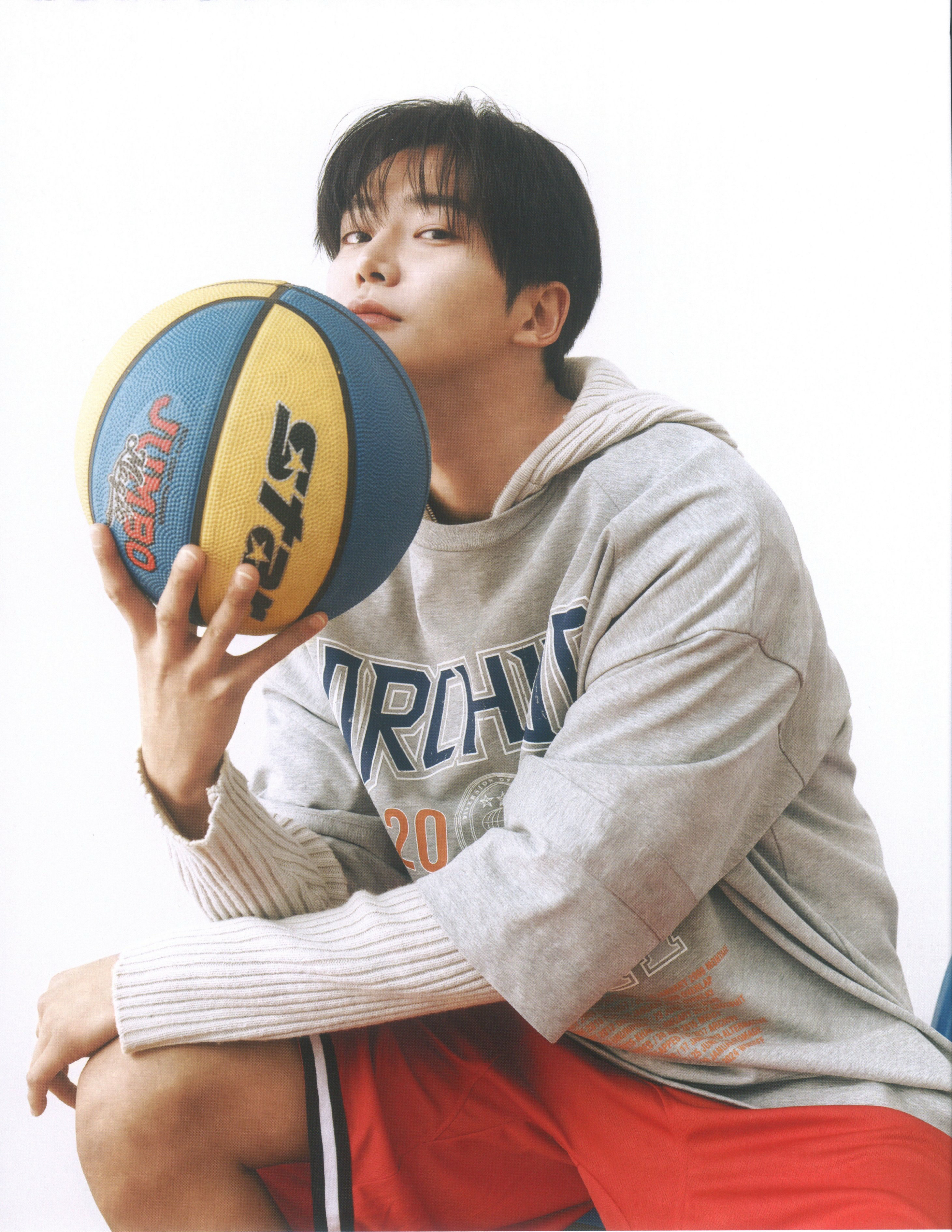 Foto kegiatan terbaru dari Rowoon