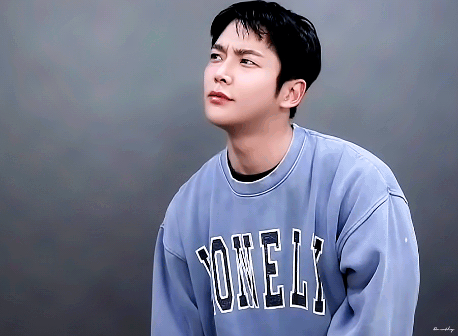 Foto terbaru dari Rowoon
