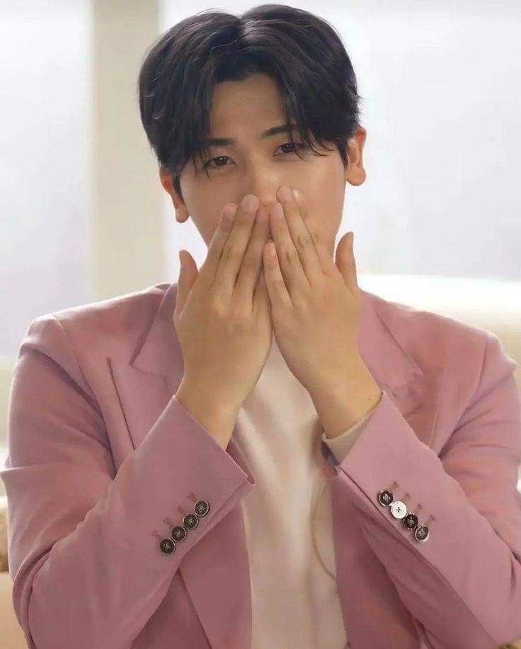 Behind-the-scenes cut of Park Hyungsik