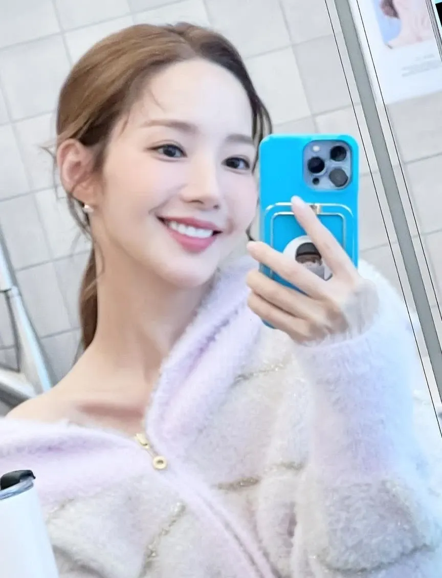 A moment captured by a fan of Park Minyoung