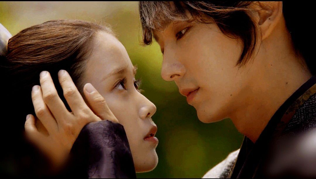 A moment captured by a fan of Lee Joongi