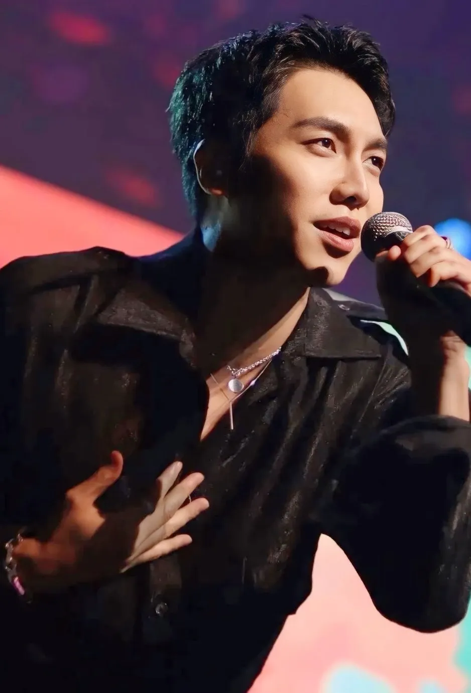 A moment captured by a fan of Lee Seunggi