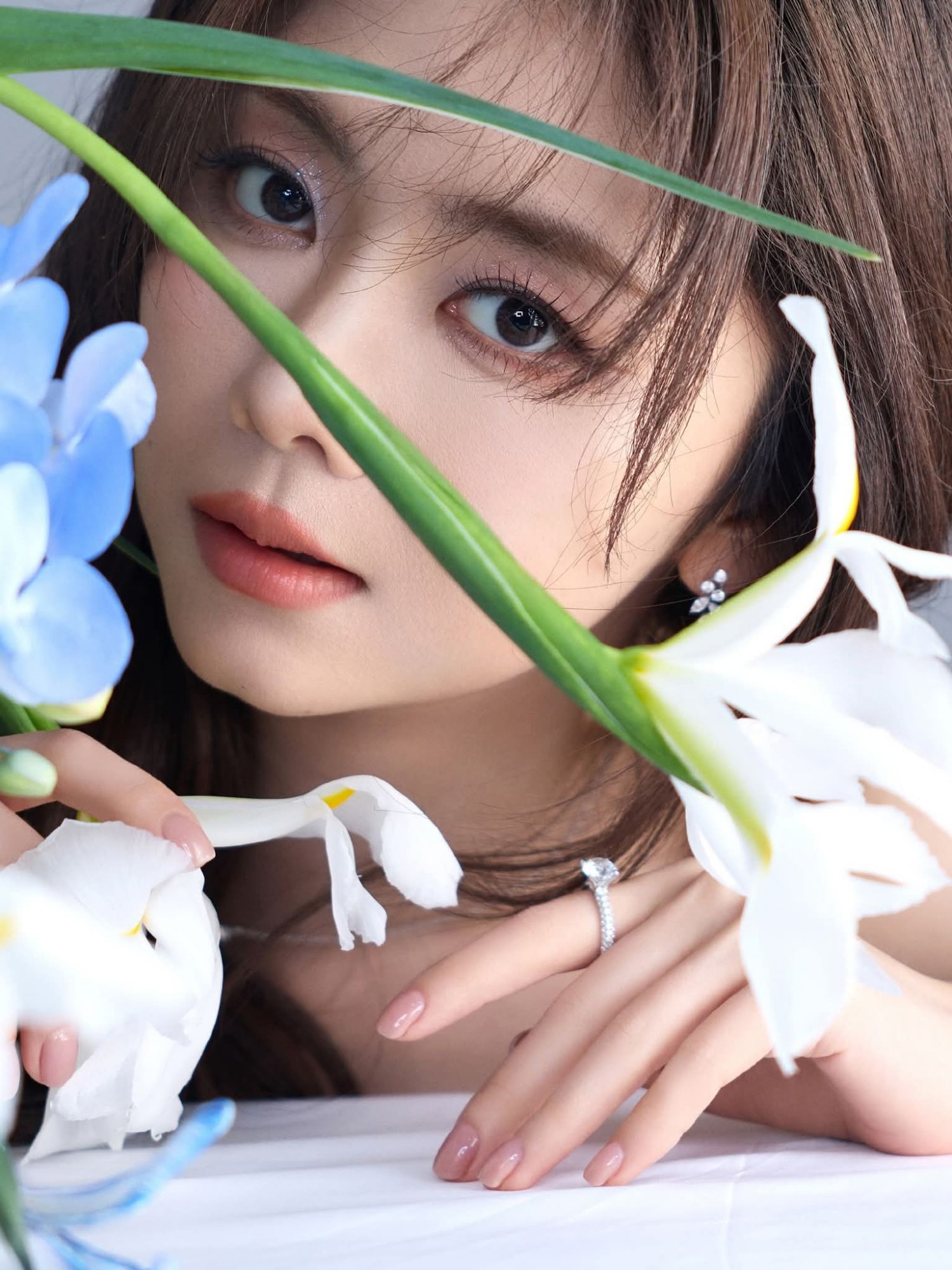 Behind-the-scenes cut of Tan Song Yun