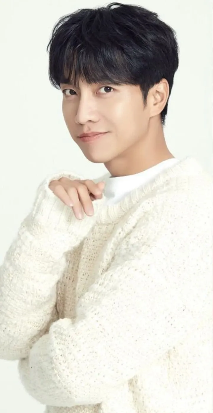 Behind-the-scenes cut of Lee Seunggi