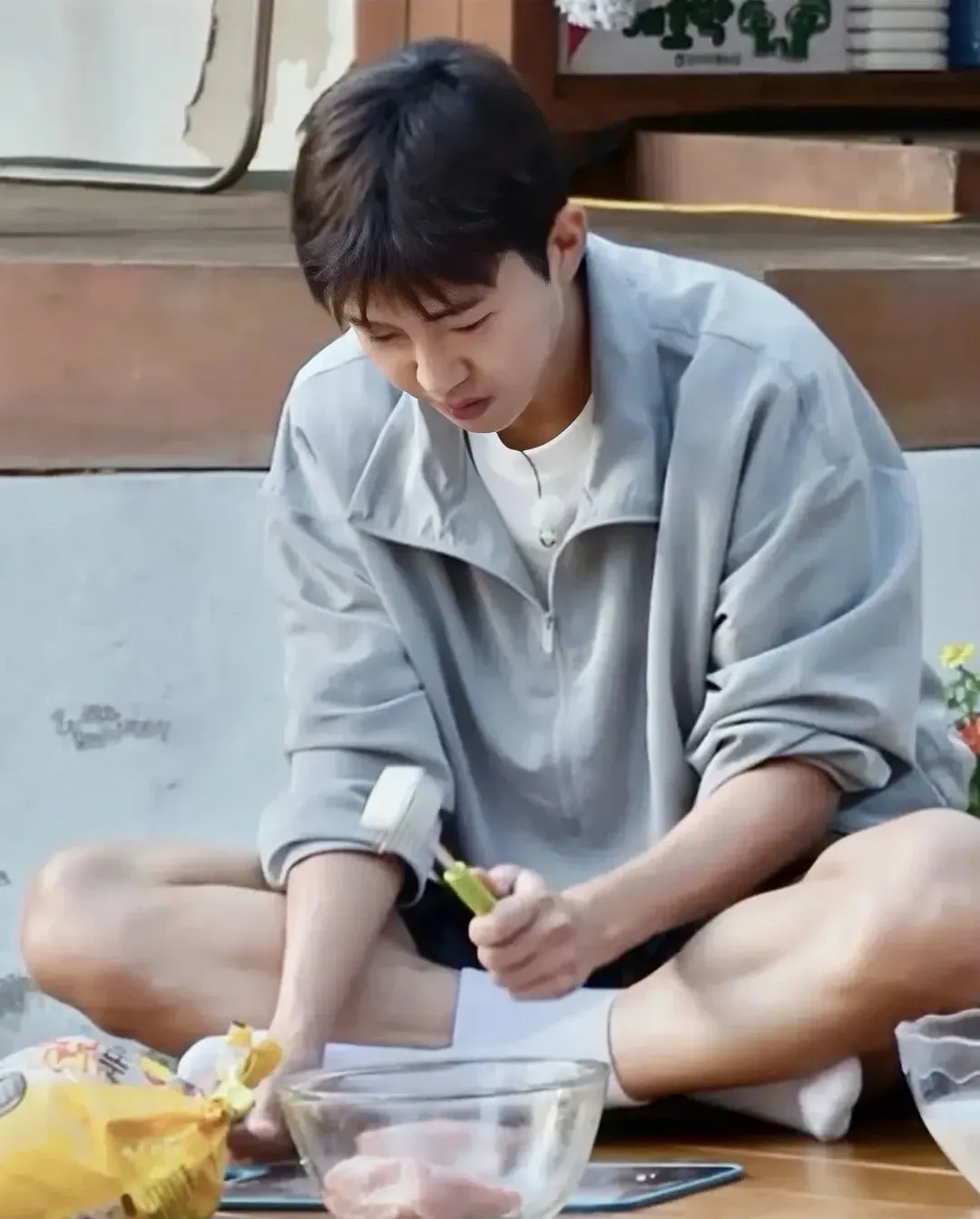 Behind-the-scenes cut of Lim Youngwoong