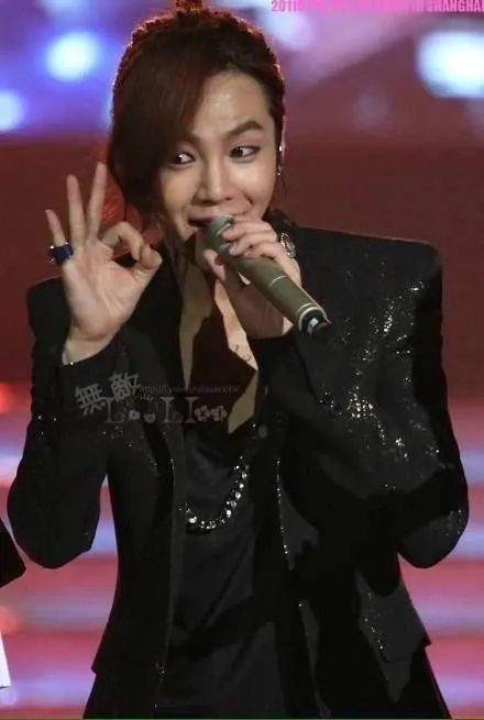 A moment captured by a fan of Jang Geunsuk