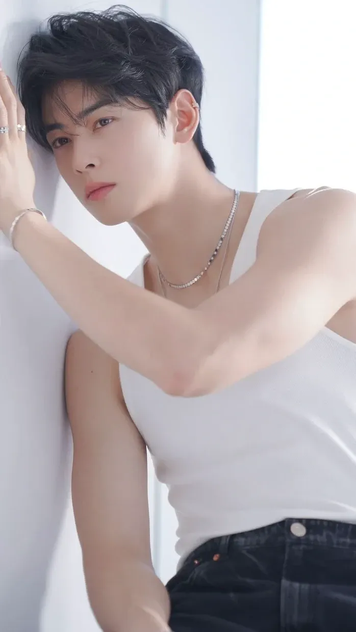 Recent activity shot of Cha Eunwoo