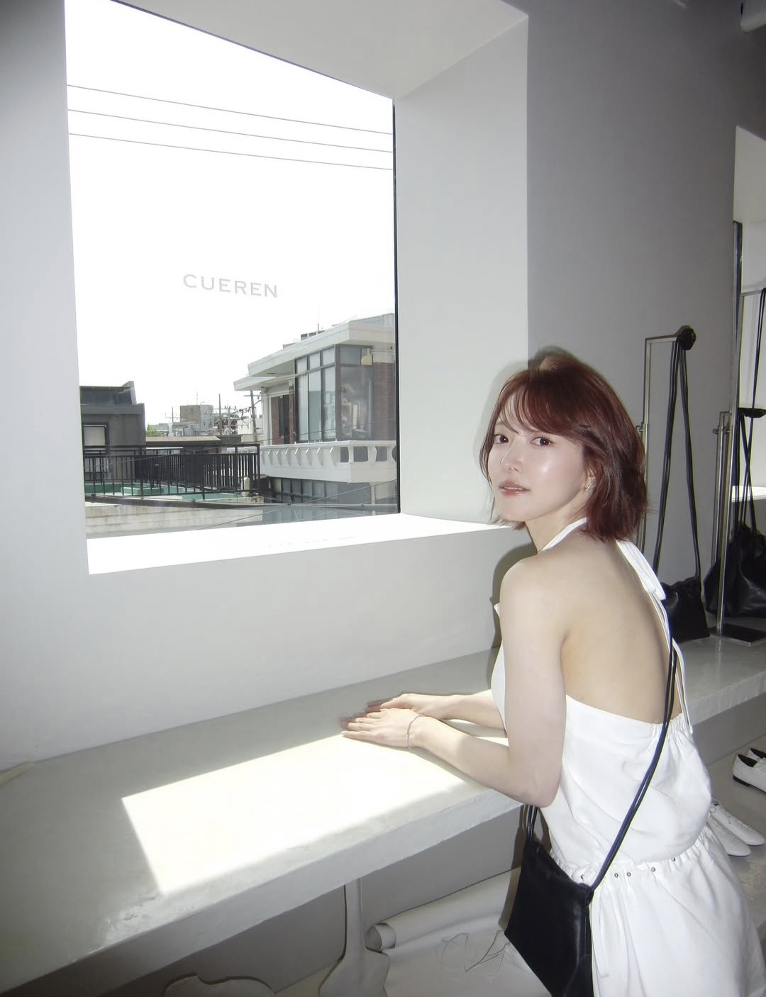 Behind-the-scenes cut of Lee Seyoung