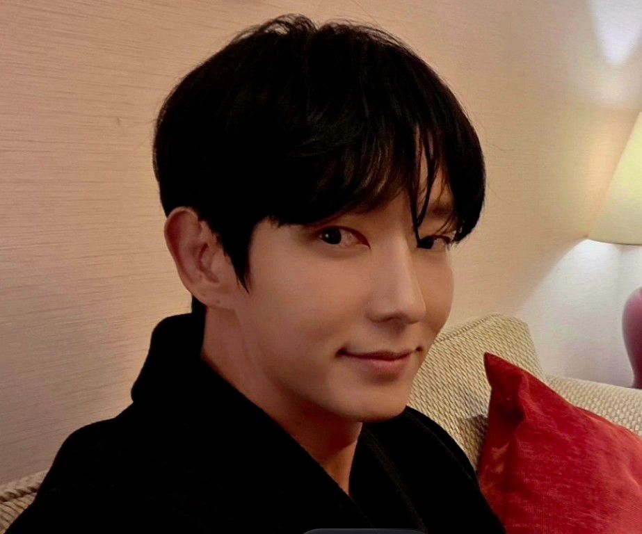 Behind-the-scenes cut of Lee Joongi