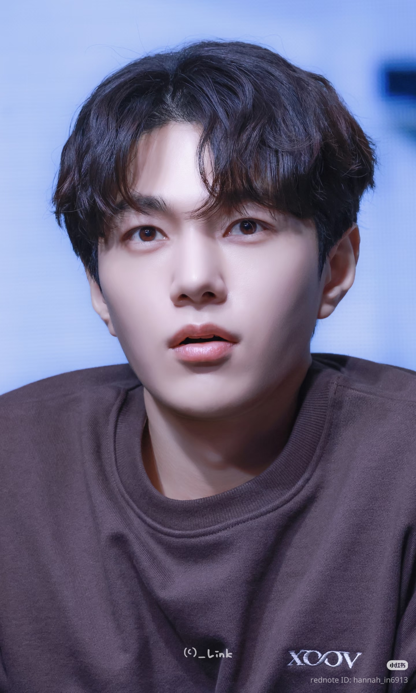 A moment captured by a fan of Kim Myungsoo (L)