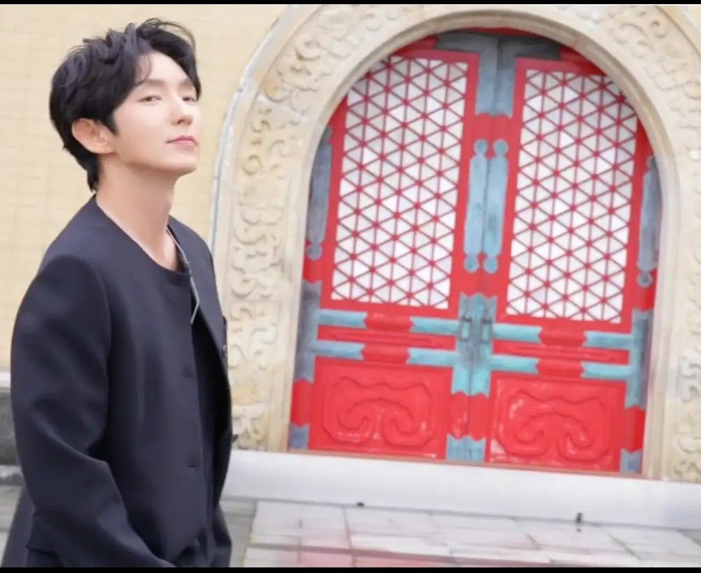 A moment captured by a fan of Lee Joongi