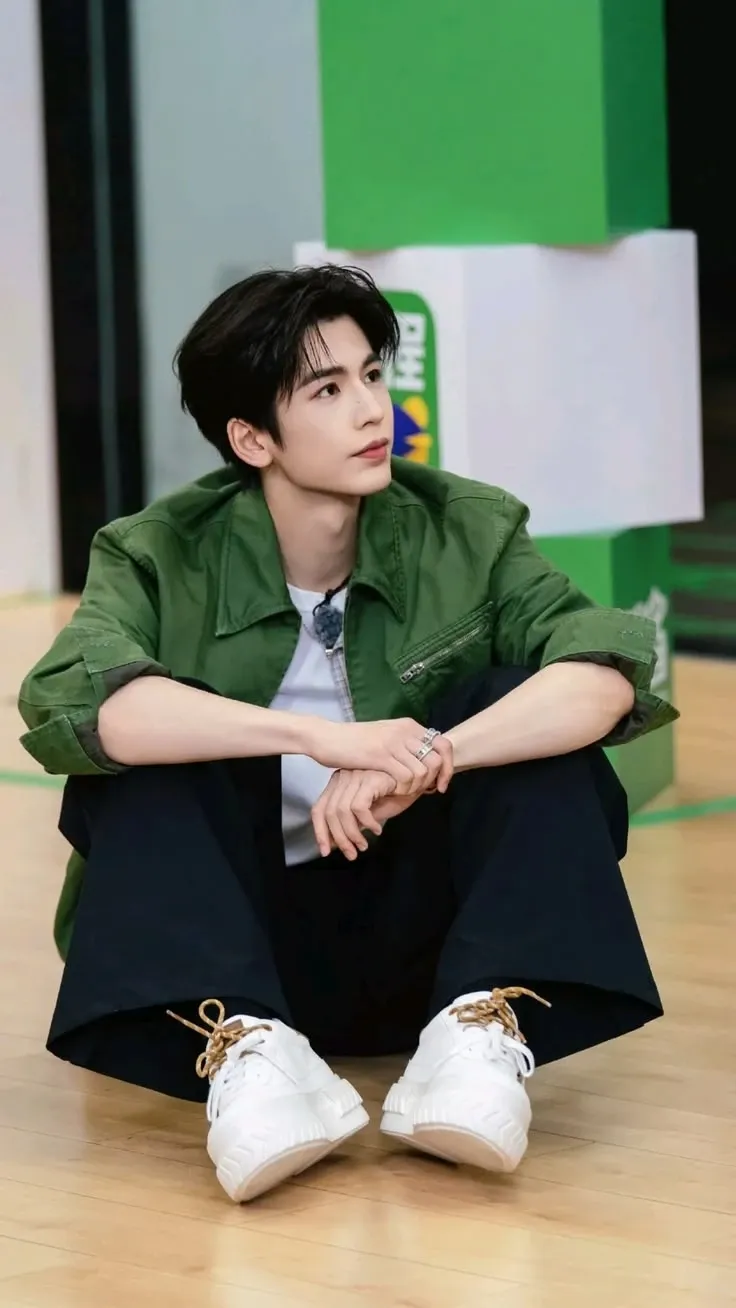 Zhang Linghe background image recommended by Choeaedol Celeb fandom