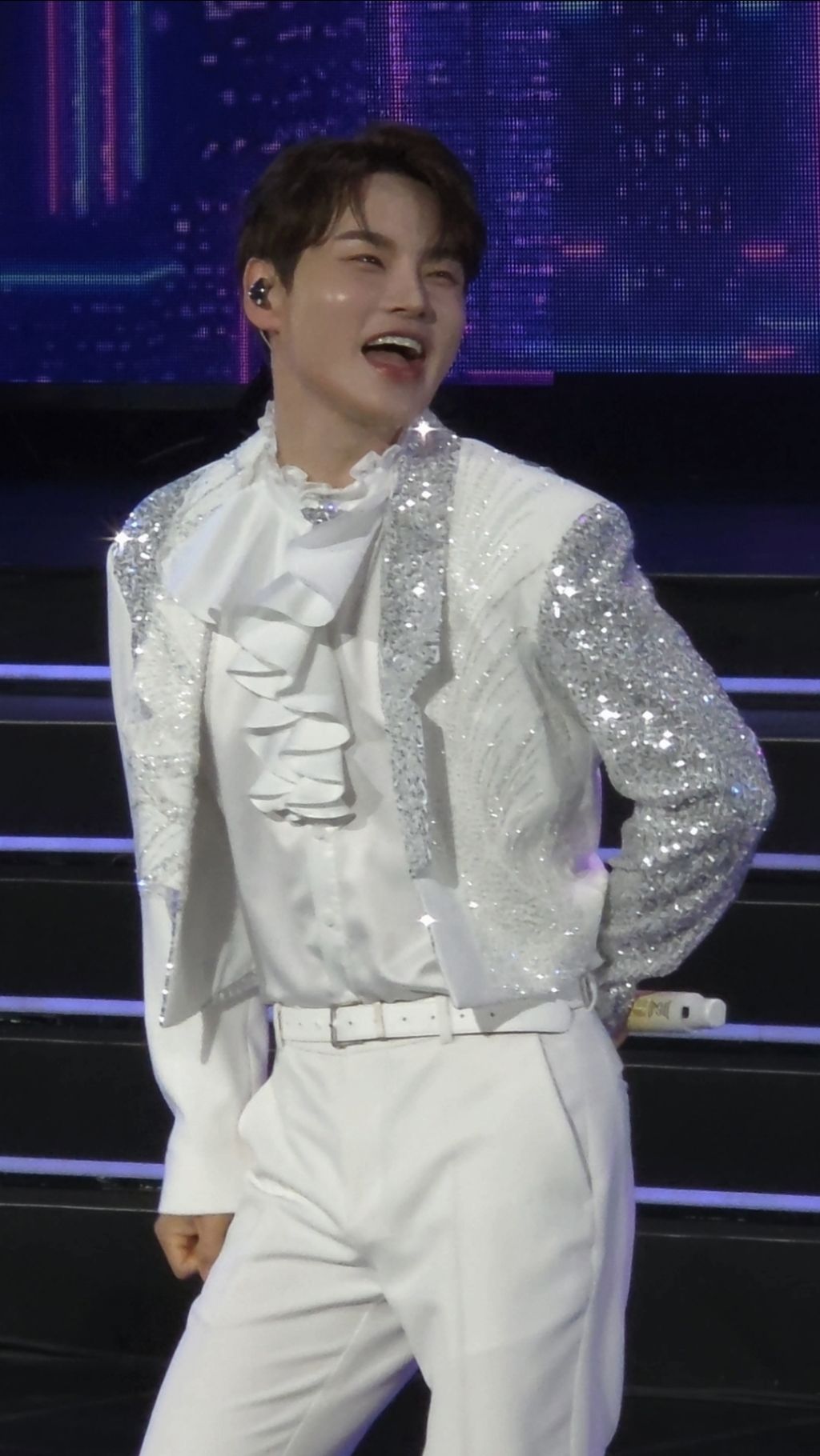 Wallpaper emosional yang dibagikan penggemar untuk Park Seojin