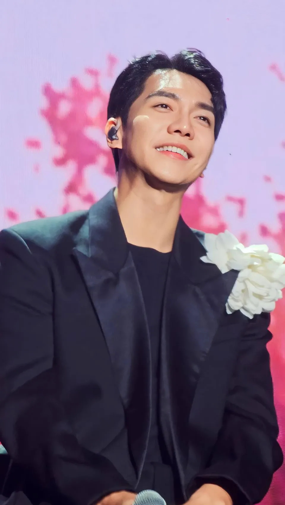 Foto terbaru dari Lee Seunggi