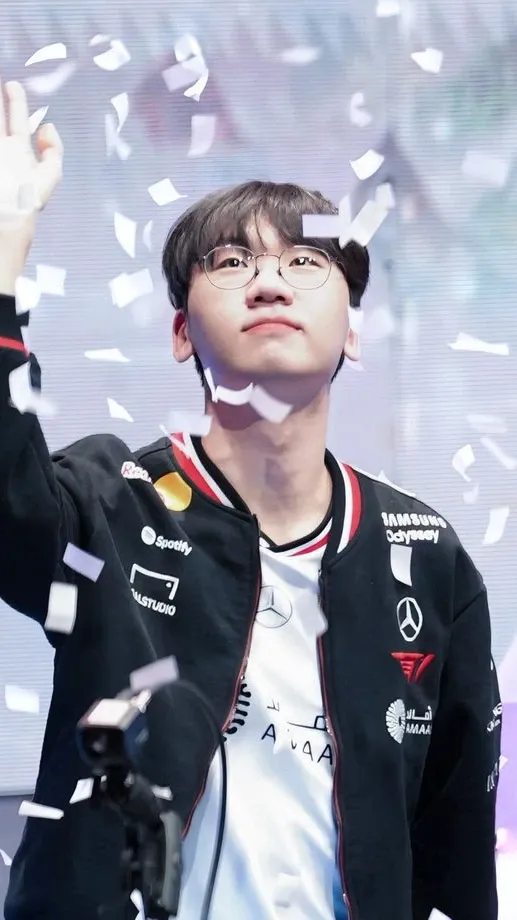 Special wallpaper made by Doran's fans