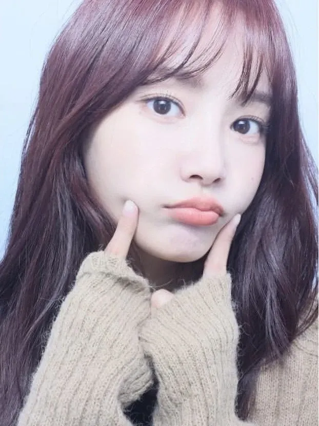 Behind-the-scenes cut of Yeonwoo