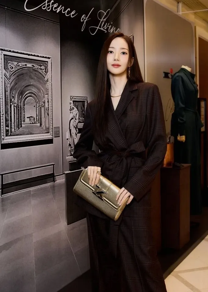 A moment captured by a fan of Park Minyoung