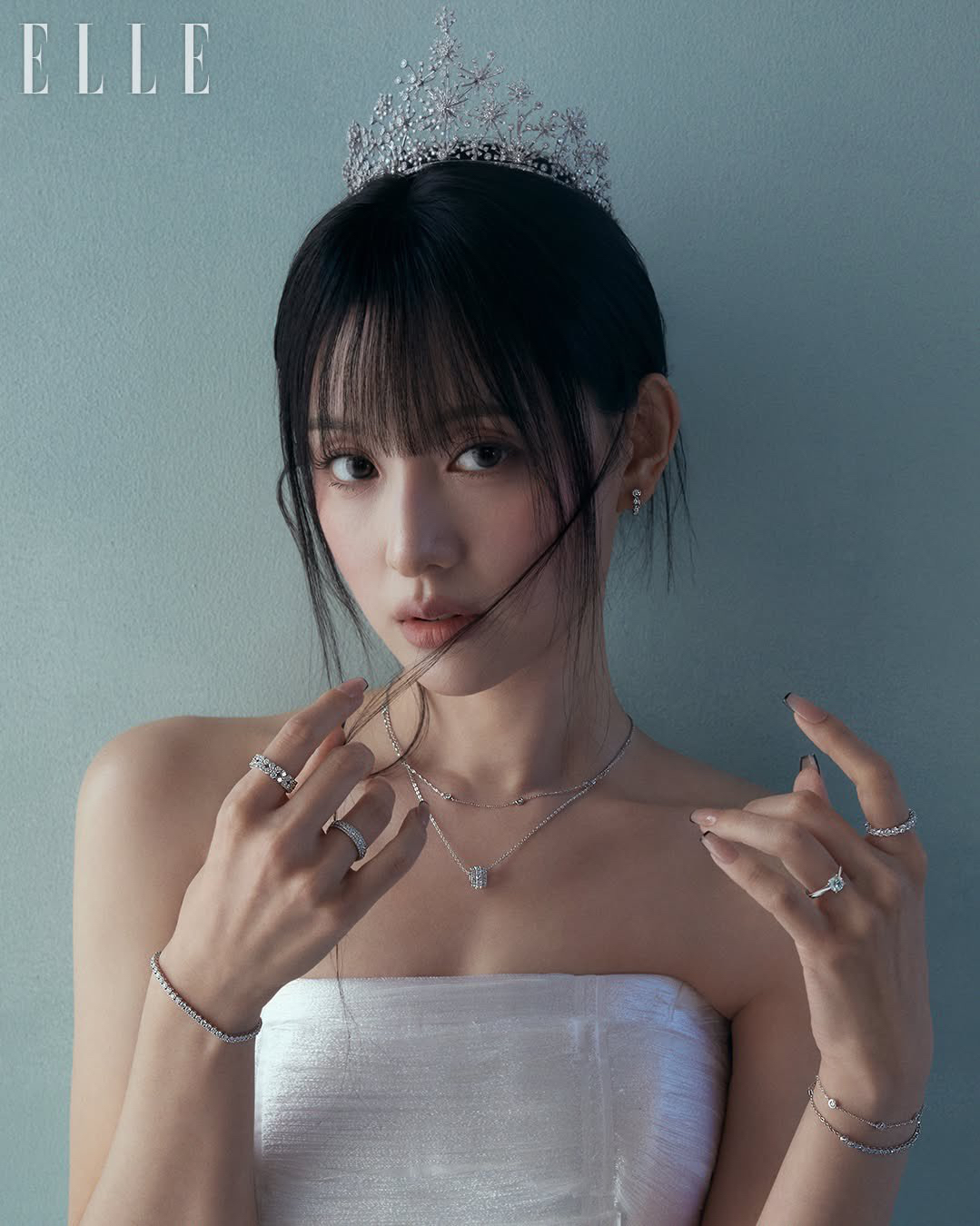 Behind-the-scenes cut of Kim Jiwon