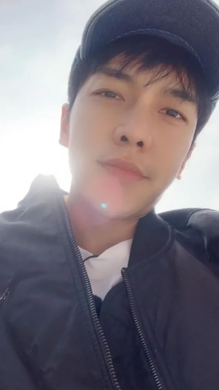 Foto kegiatan terbaru dari Lee Seunggi