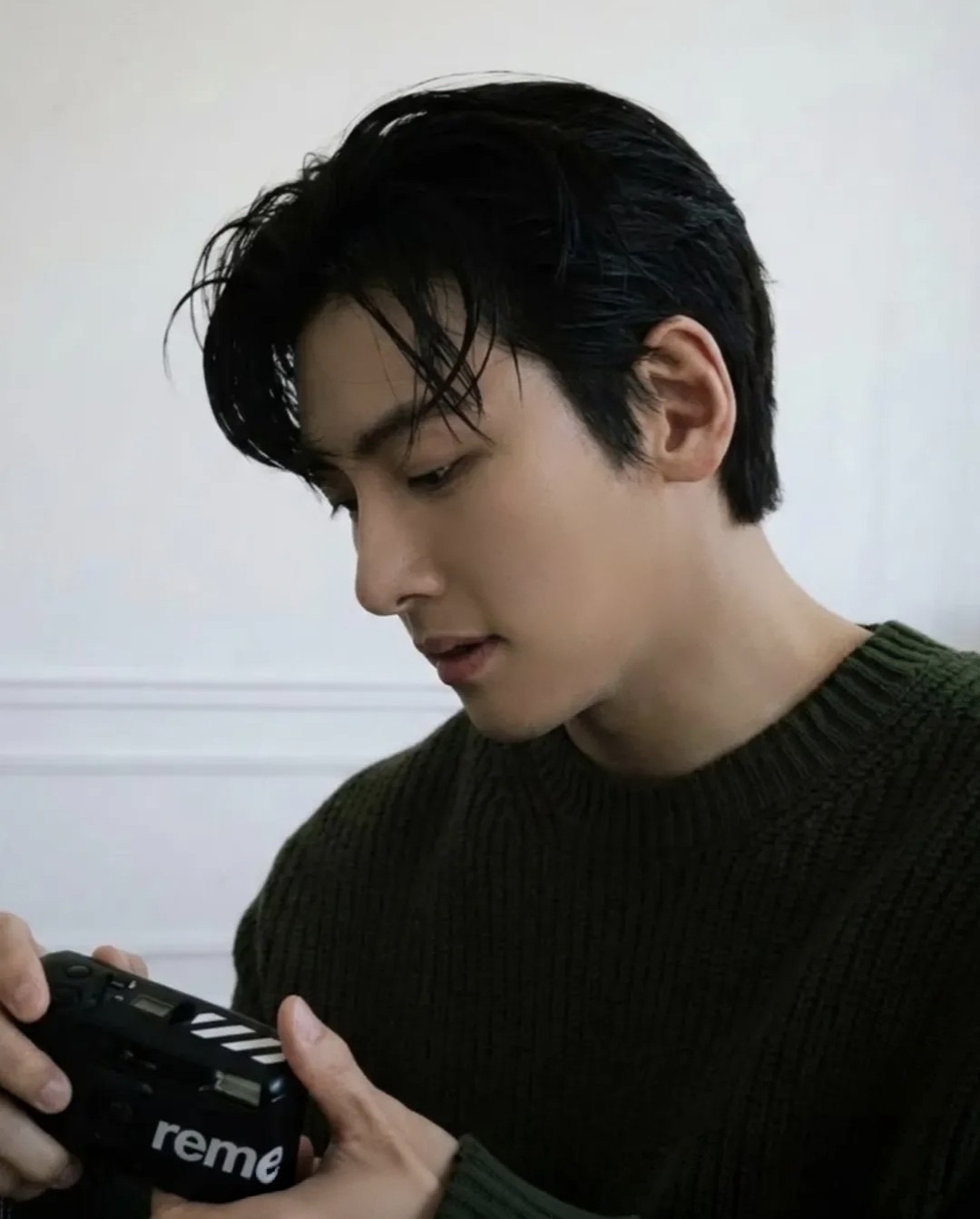 Behind-the-scenes cut of Ji Changwook