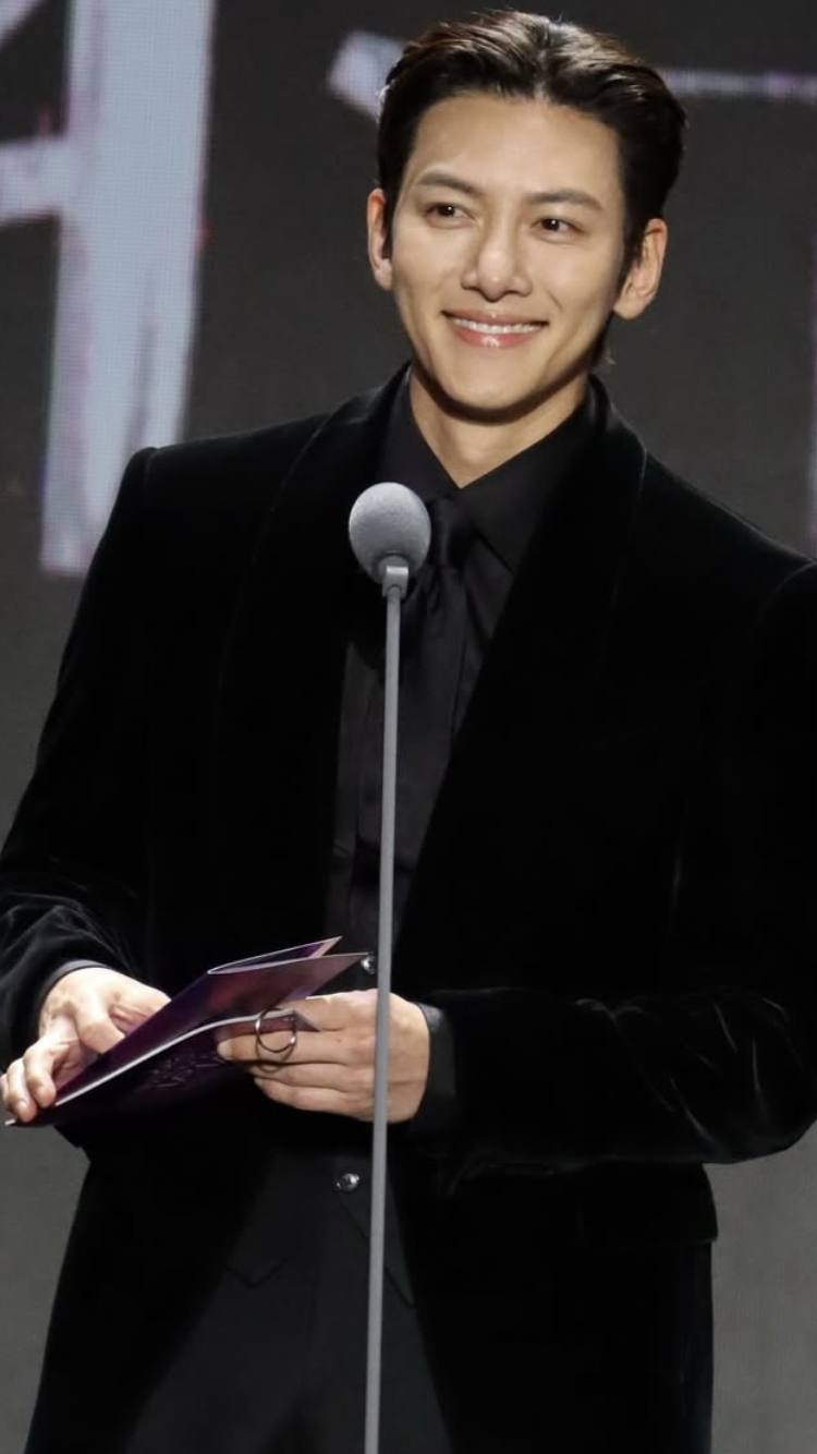 Emotional wallpaper shared by fans for Ji Changwook