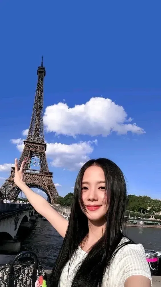 Recent activity shot of Jisoo (1995)