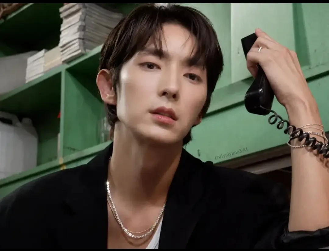 Behind-the-scenes cut of Lee Joongi