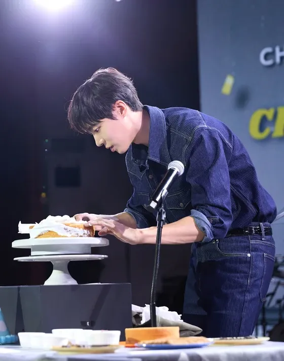 A moment captured by a fan of Choo Youngwoo
