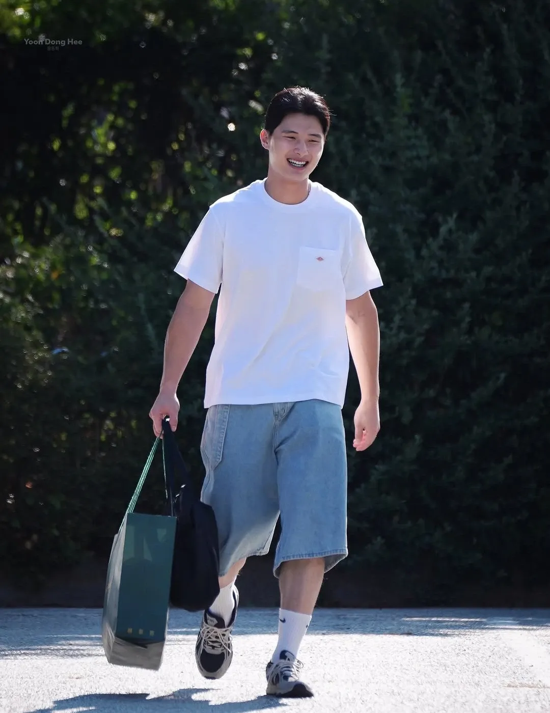 A moment captured by a fan of Yoon Donghee