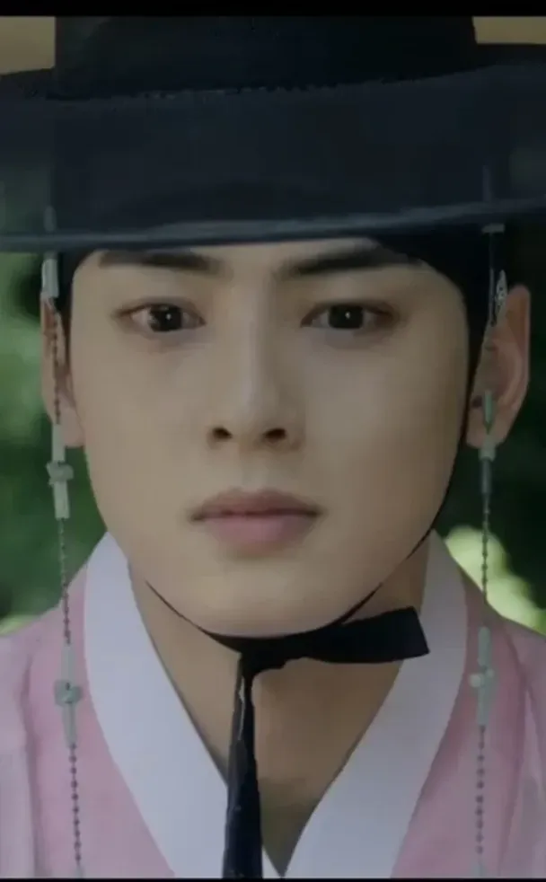 Recent activity shot of Cha Eunwoo