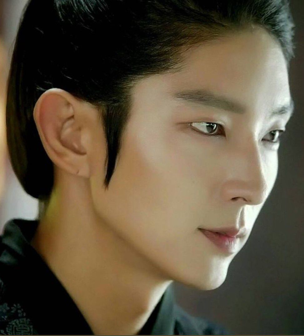 A moment captured by a fan of Lee Joongi