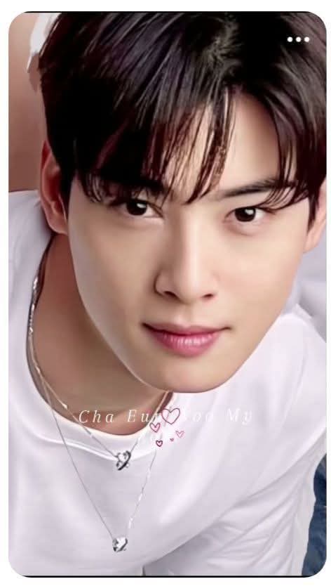 Behind-the-scenes cut of Cha Eunwoo