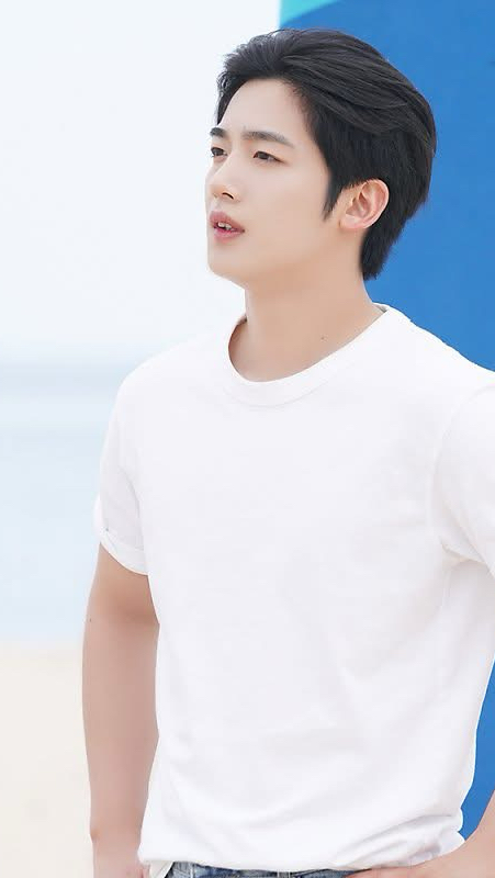 Emotional wallpaper shared by fans for Kim Yohan