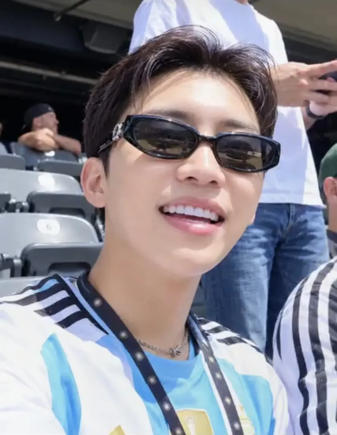 Behind-the-scenes cut of Lim Youngwoong