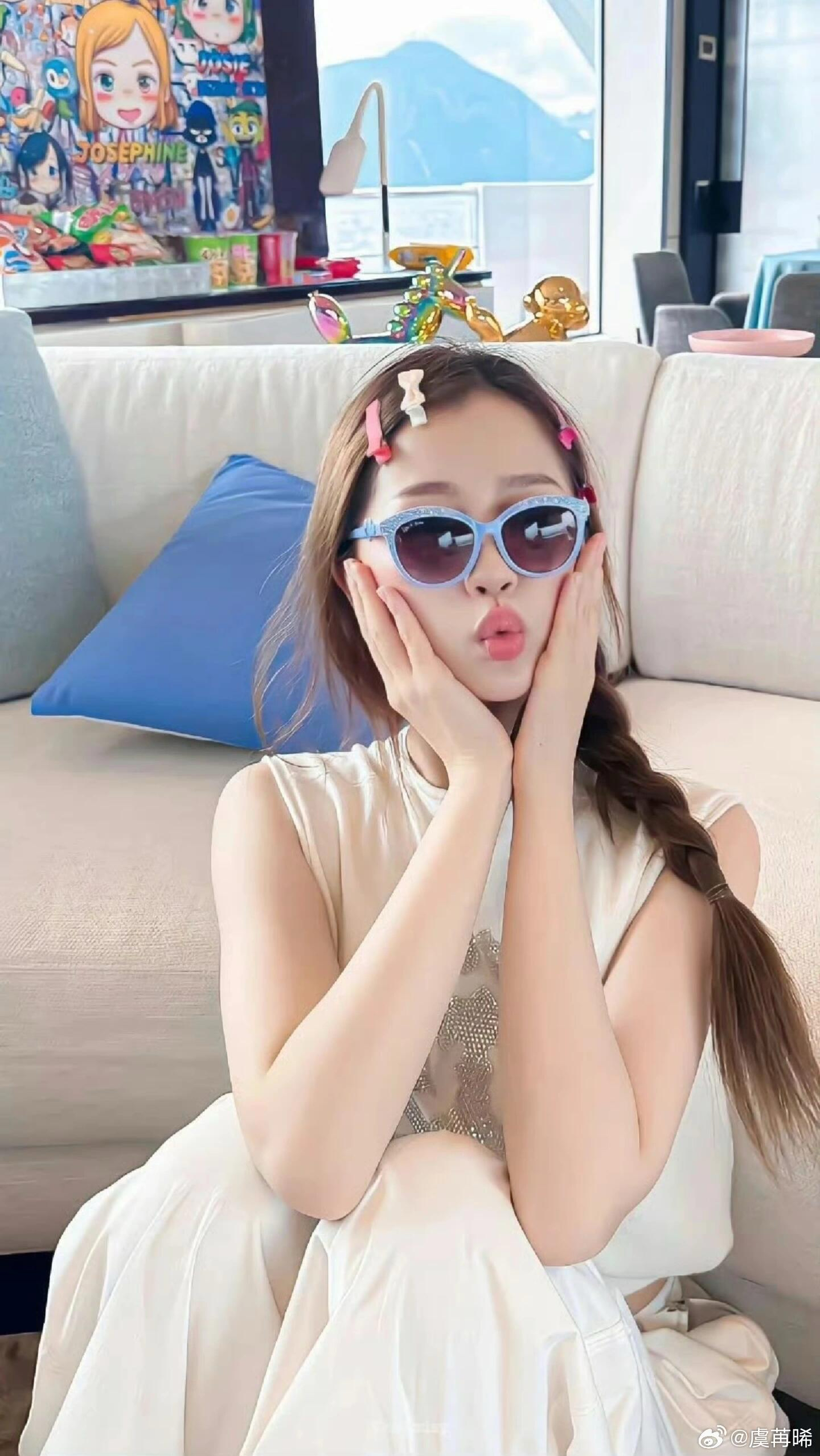 A moment captured by a fan of Esther Yu