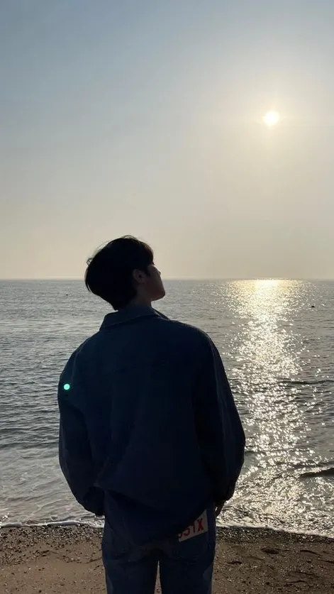 Emotional wallpaper shared by fans for Kang Taeoh