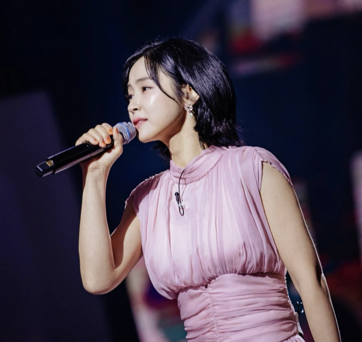 粉丝拍下的洪子瞬间