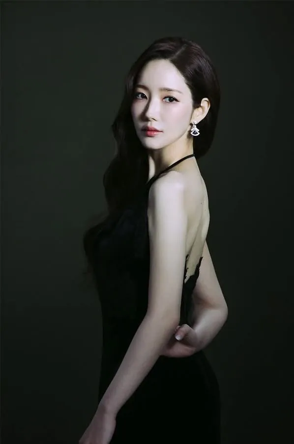 Latest photo of Park Minyoung