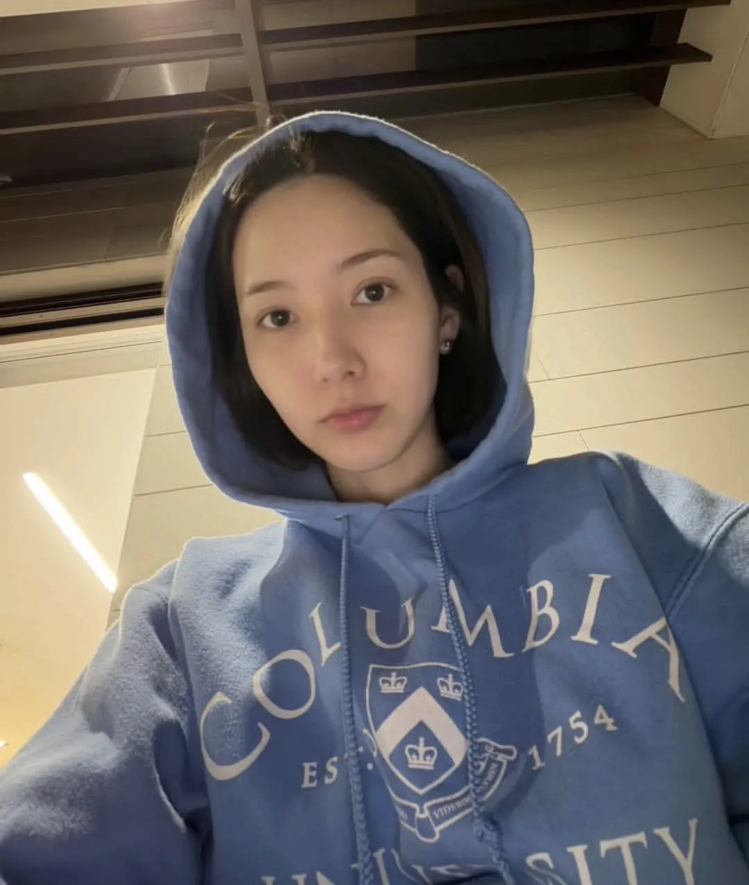Behind-the-scenes cut of Park Minyoung